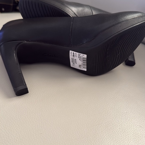 NWT CLARKS Ambyr Joy Black Leather Pumps - Picture 5 of 5